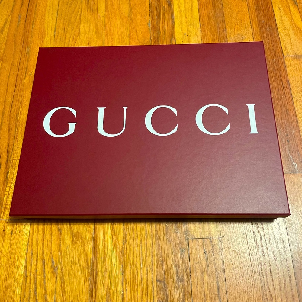 Gucci flat box medium